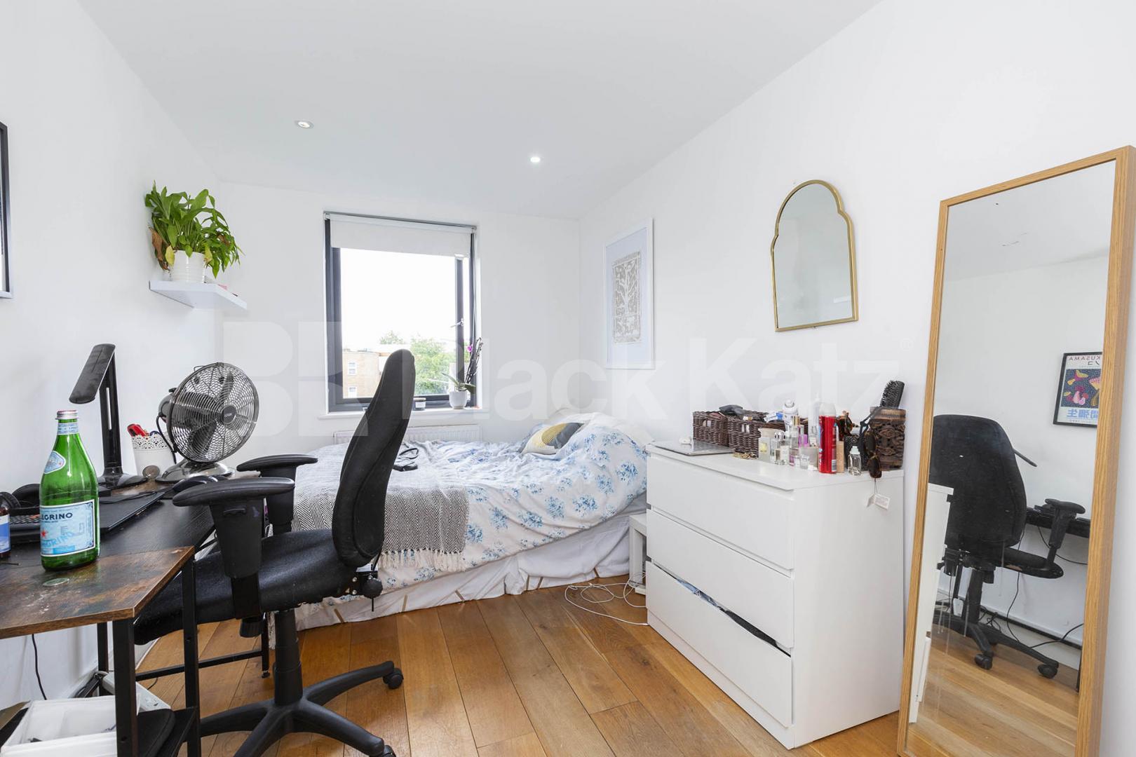 Modern & stylish 2 bedroom property located close to a Piccadilly Line Dunbar Road, Wood Green 